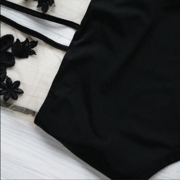 ๐HOST PICK๐ NEW BLAK FLORAL BATHING SUIT - Picture 5 of 6